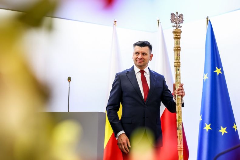 Marszałek Województwa Małopolskiego Łukasz Smółka rozpoczyna obrady Konwentu